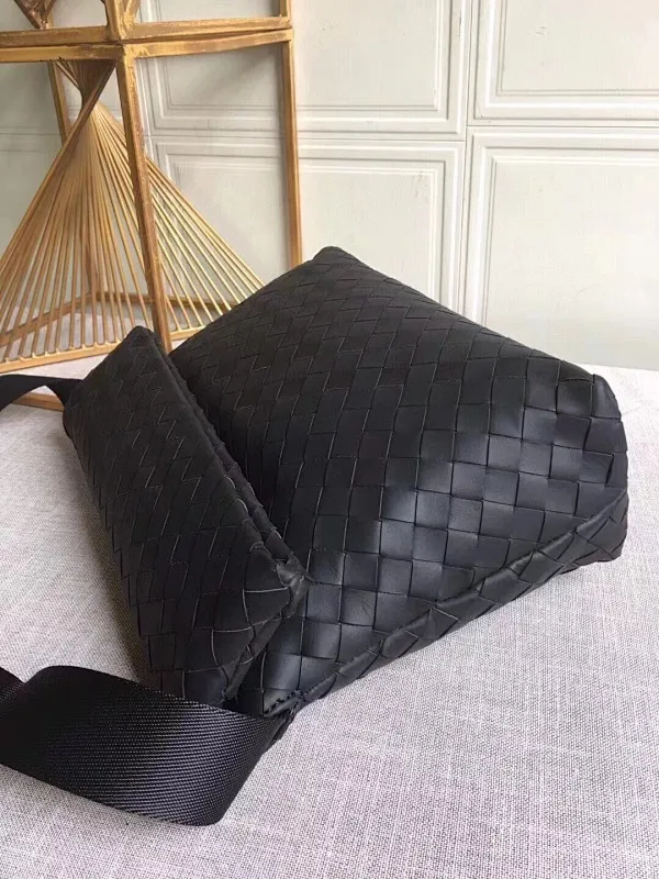 All categories 💚 Top version men’s bags 💚 BV 2024 new BV crossbody bag